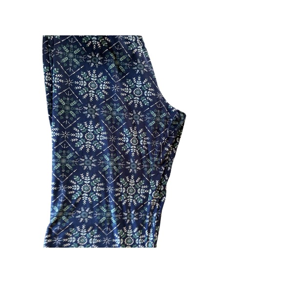 Tahari Women's Pajama Set 3X | Button Front Top & Pants | Blue Snowflake Print - Picture 7 of 10